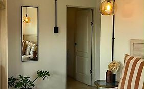 Lighthouse Guesthouse & Cafe